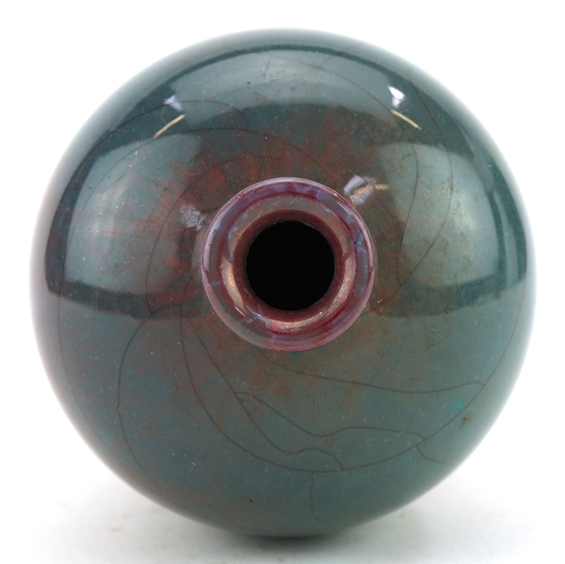 Ashworth, Arts & Crafts pottery vase having a blue and red glaze, 12.5cm high : For further - Bild 5 aus 6