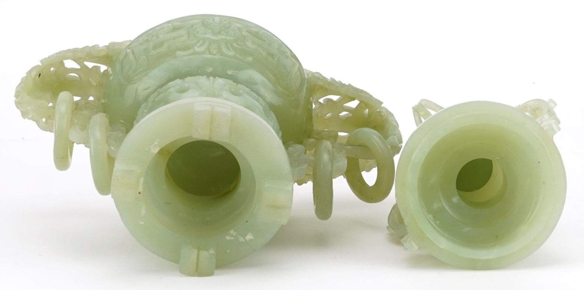 Chinese green jadeite lidded censer with ring turned handles carved with mythical animals, 29cm high - Bild 9 aus 9