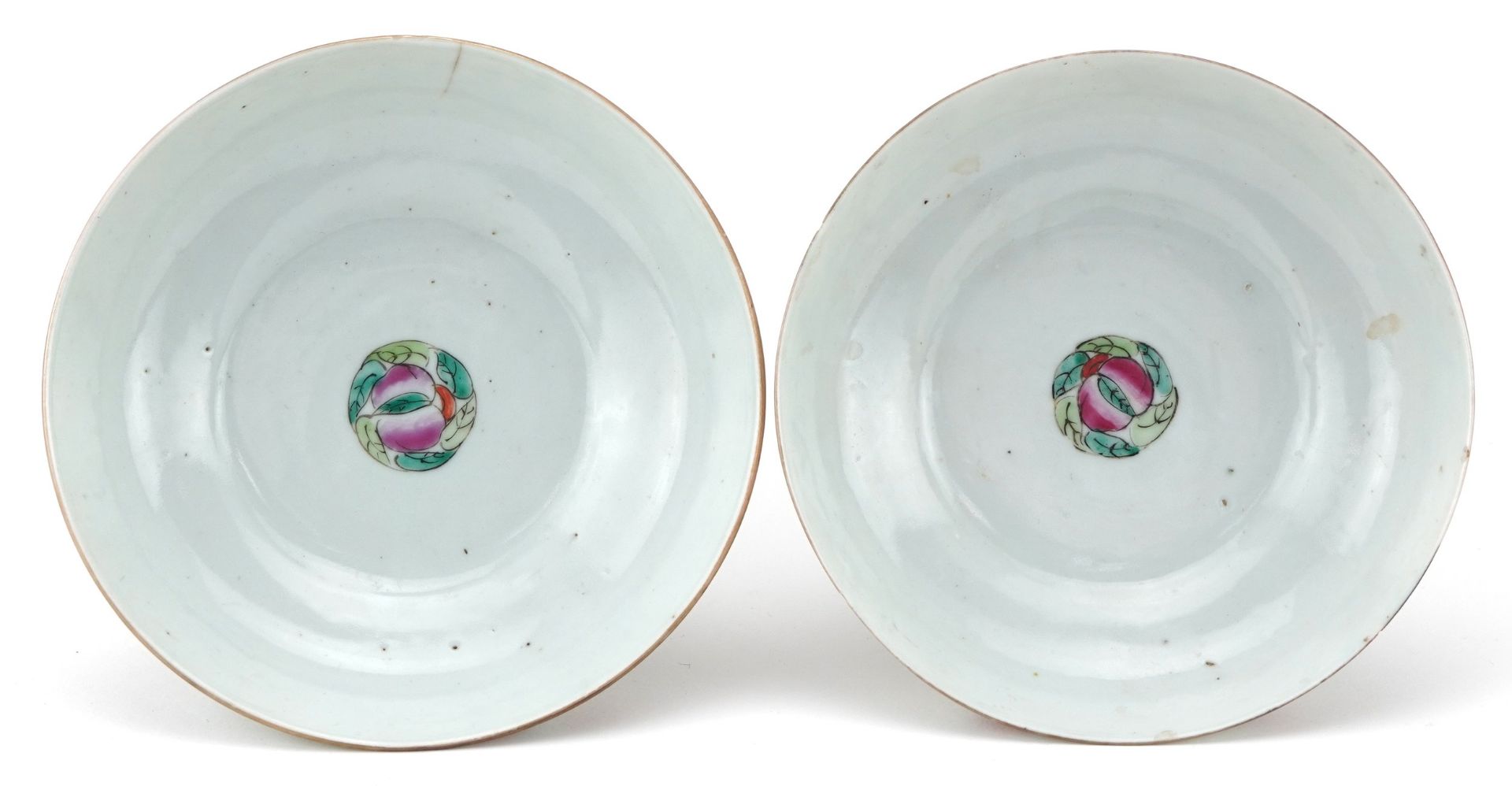 Pair of Chinese porcelain stem bowls hand painted in the famille rose palette with flowers, each - Bild 5 aus 6