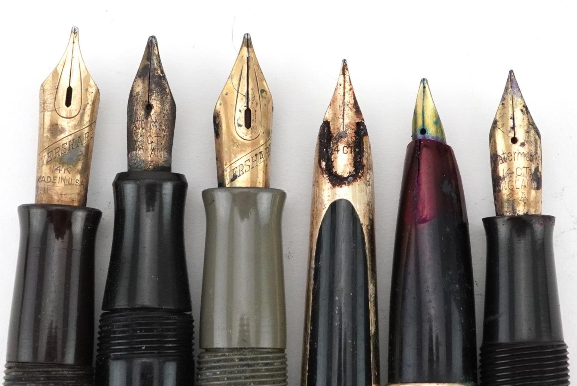Four vintage Watermans fountain pens and two vintage Eversharp Skyline fountain pens, five with gold - Image 4 of 4