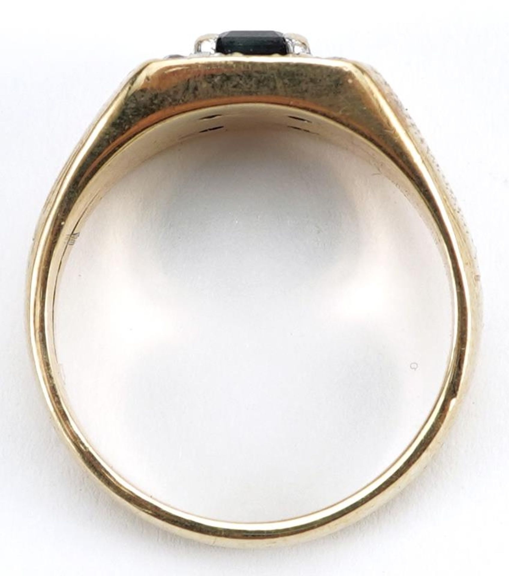Heavy unmarked gold sapphire and diamond ring with engraved shoulders, tests as 9ct gold, the - Image 3 of 3