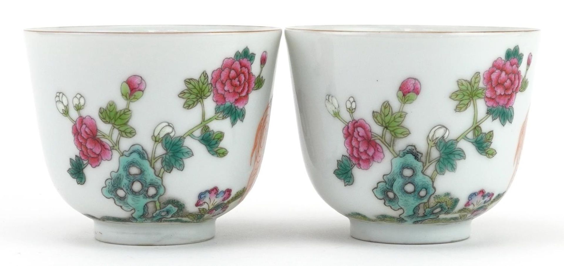 Pair of Chinese porcelain tea bowls hand painted in the famille rose palette with elephants in a - Bild 4 aus 7