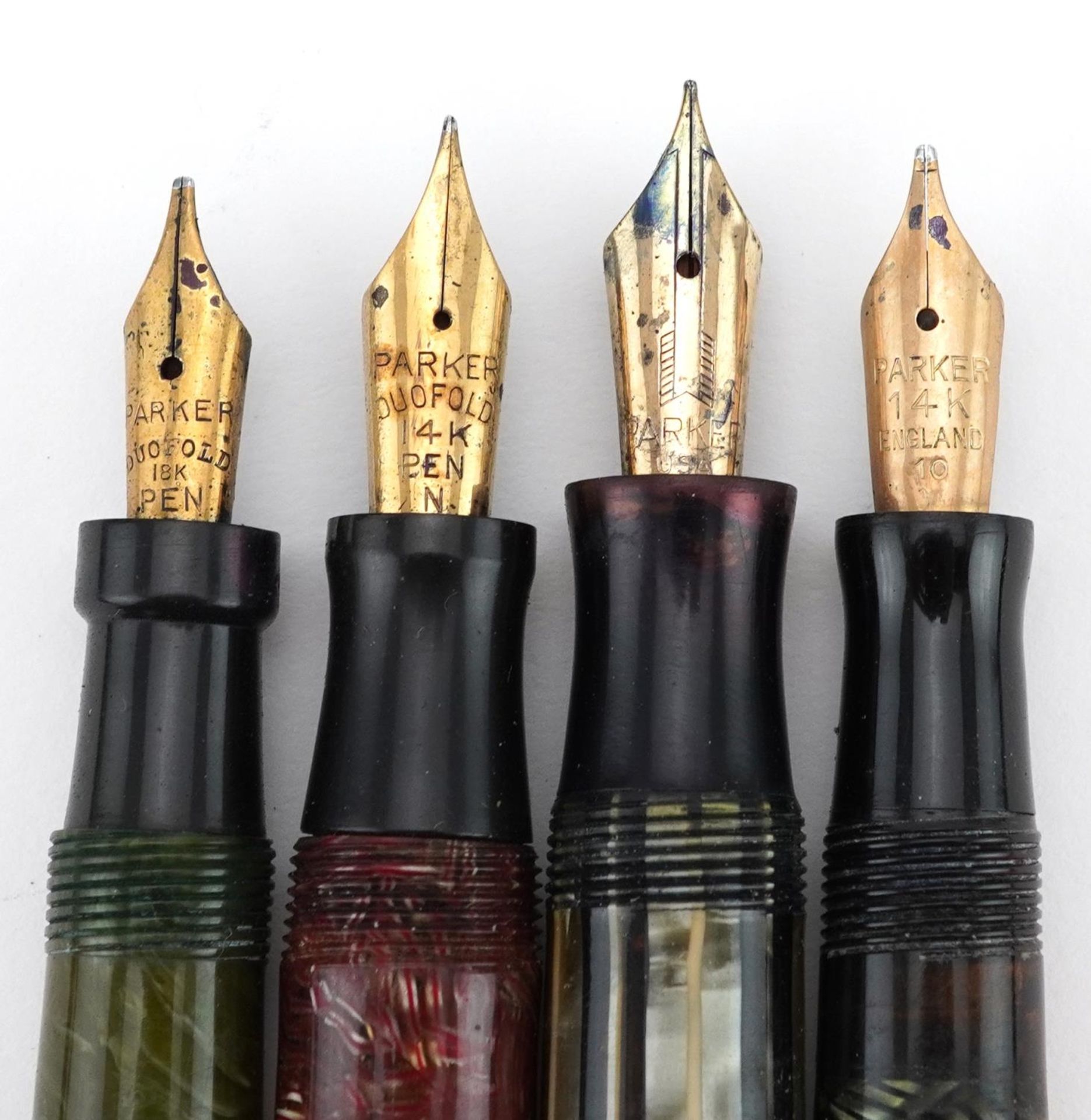 Five vintage Parker fountain pens, four marbleised, including Duofold, Lucky Curve and 51 with - Image 2 of 3