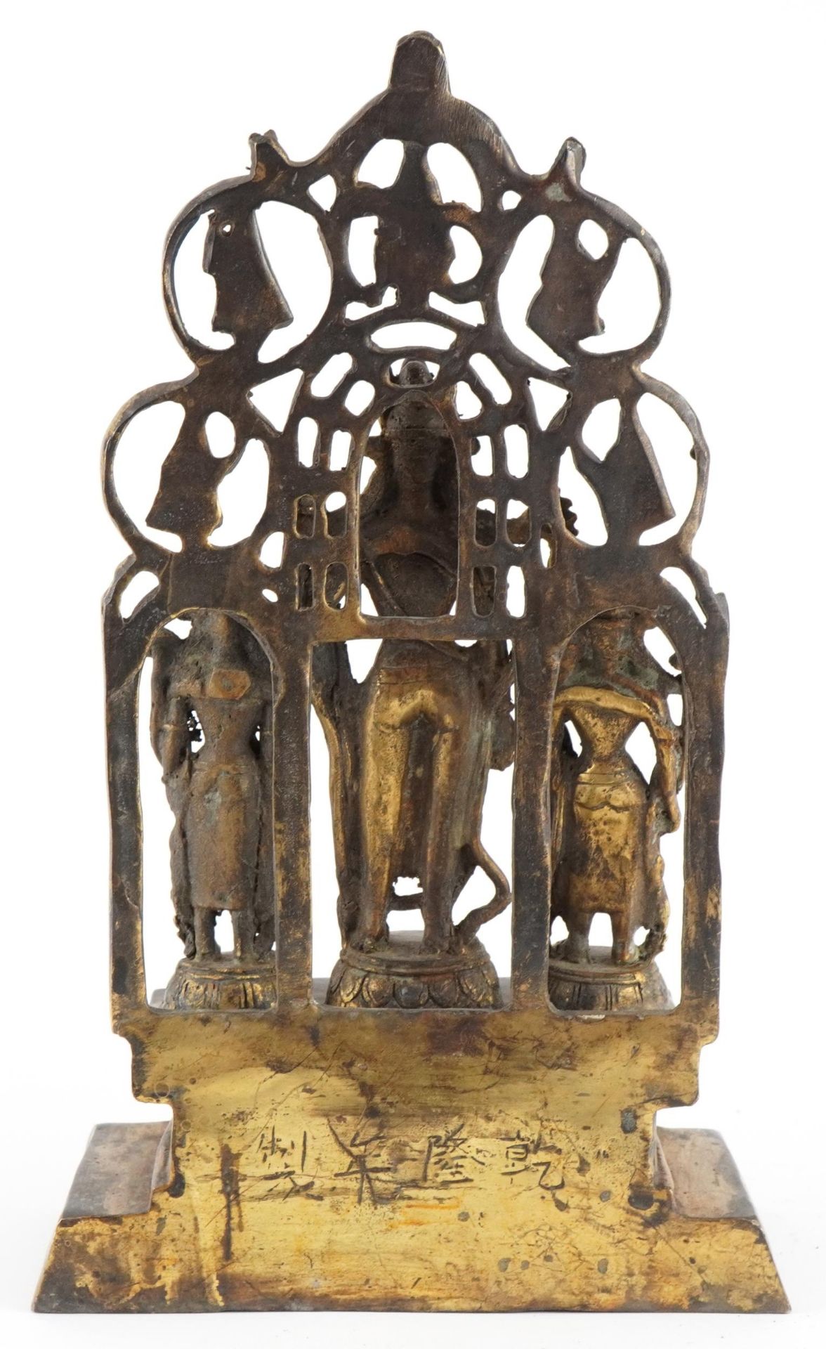 Chino Tibetan gilt bronze figure group of three deities, 28cm high : For further information on this - Bild 3 aus 7