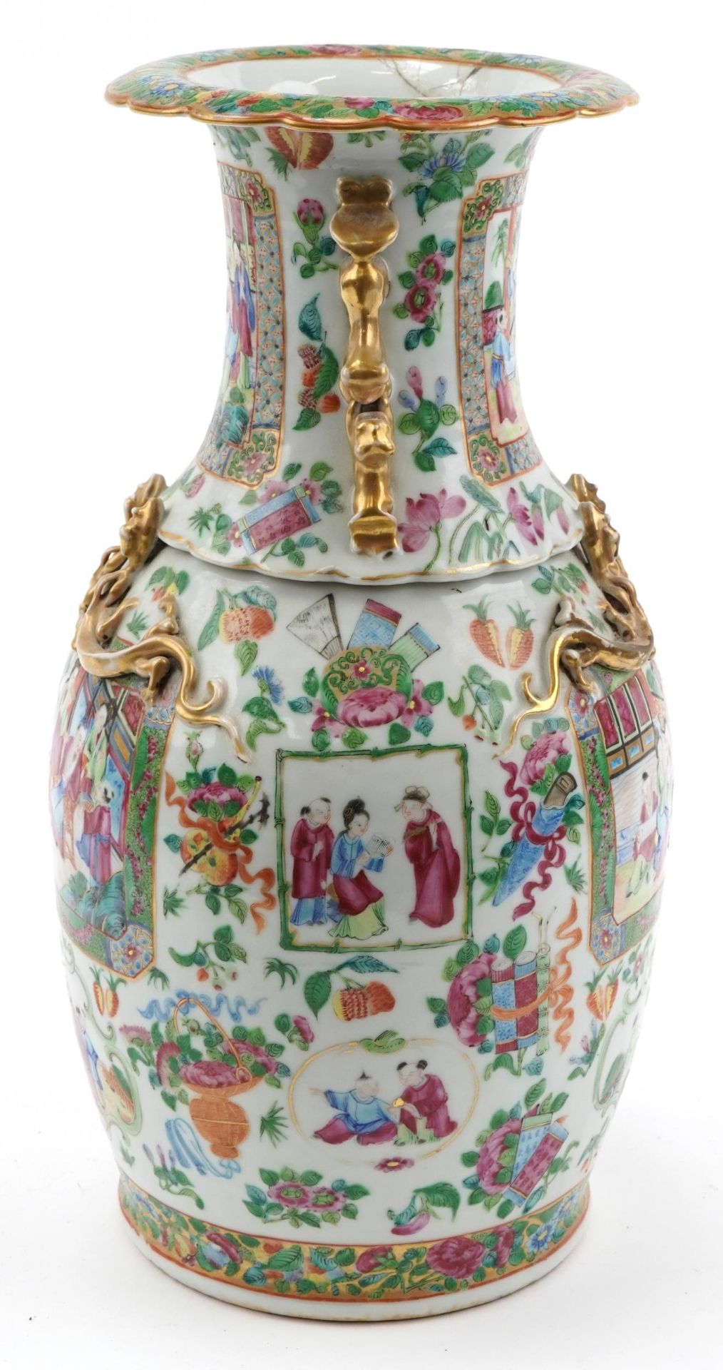 Large Chinese Canton porcelain vase with animalia handles hand painted in the famille rose palette - Bild 2 aus 6