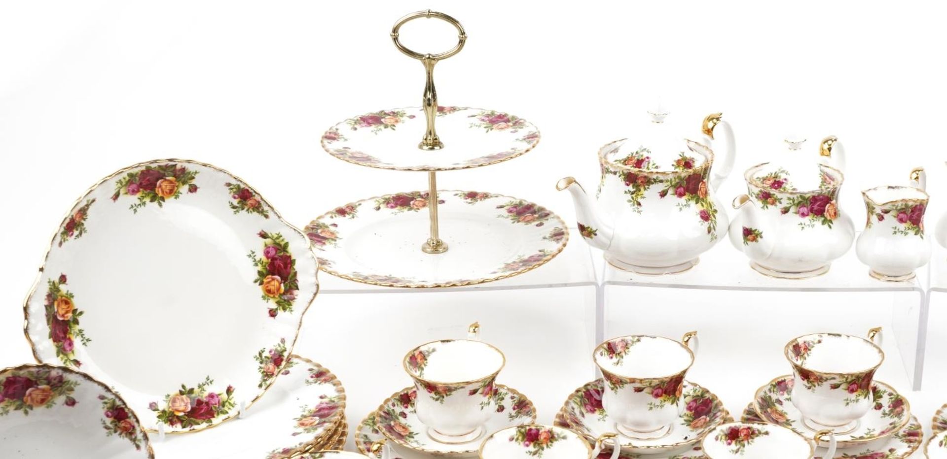 Royal Albert Old Country Roses tea and dinnerware including two teapots, trios and cake stand, the - Bild 2 aus 6