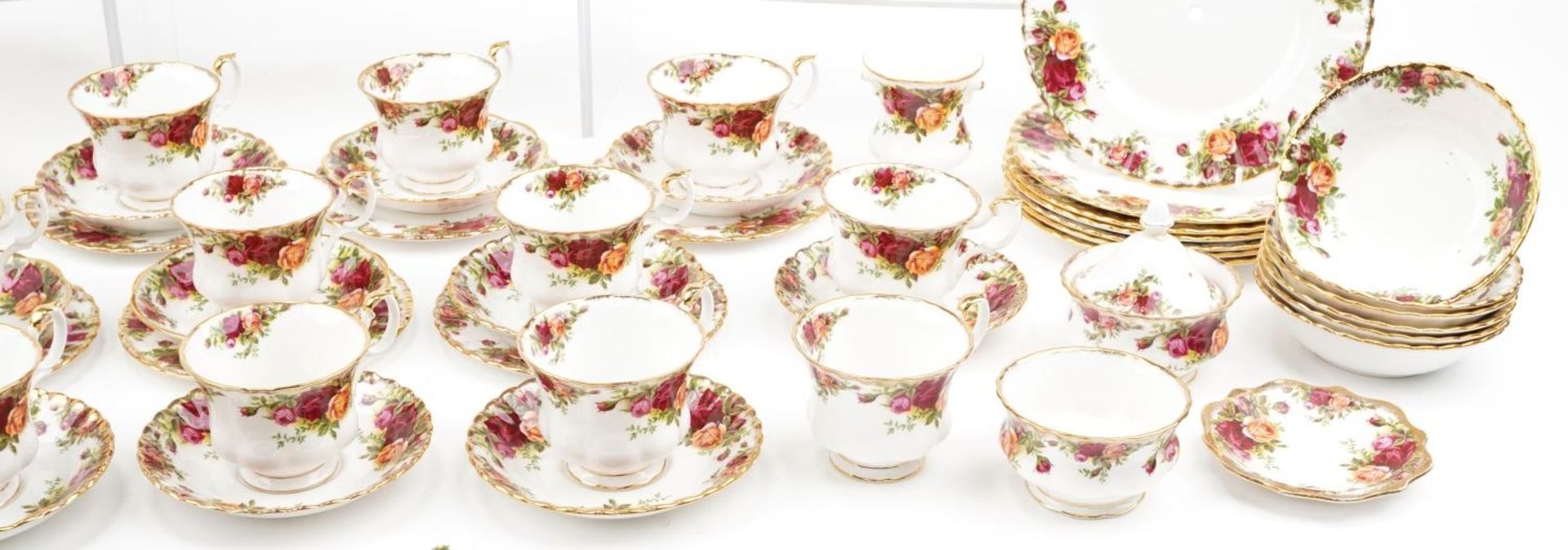 Royal Albert Old Country Roses tea and dinnerware including two teapots, trios and cake stand, the - Bild 5 aus 6