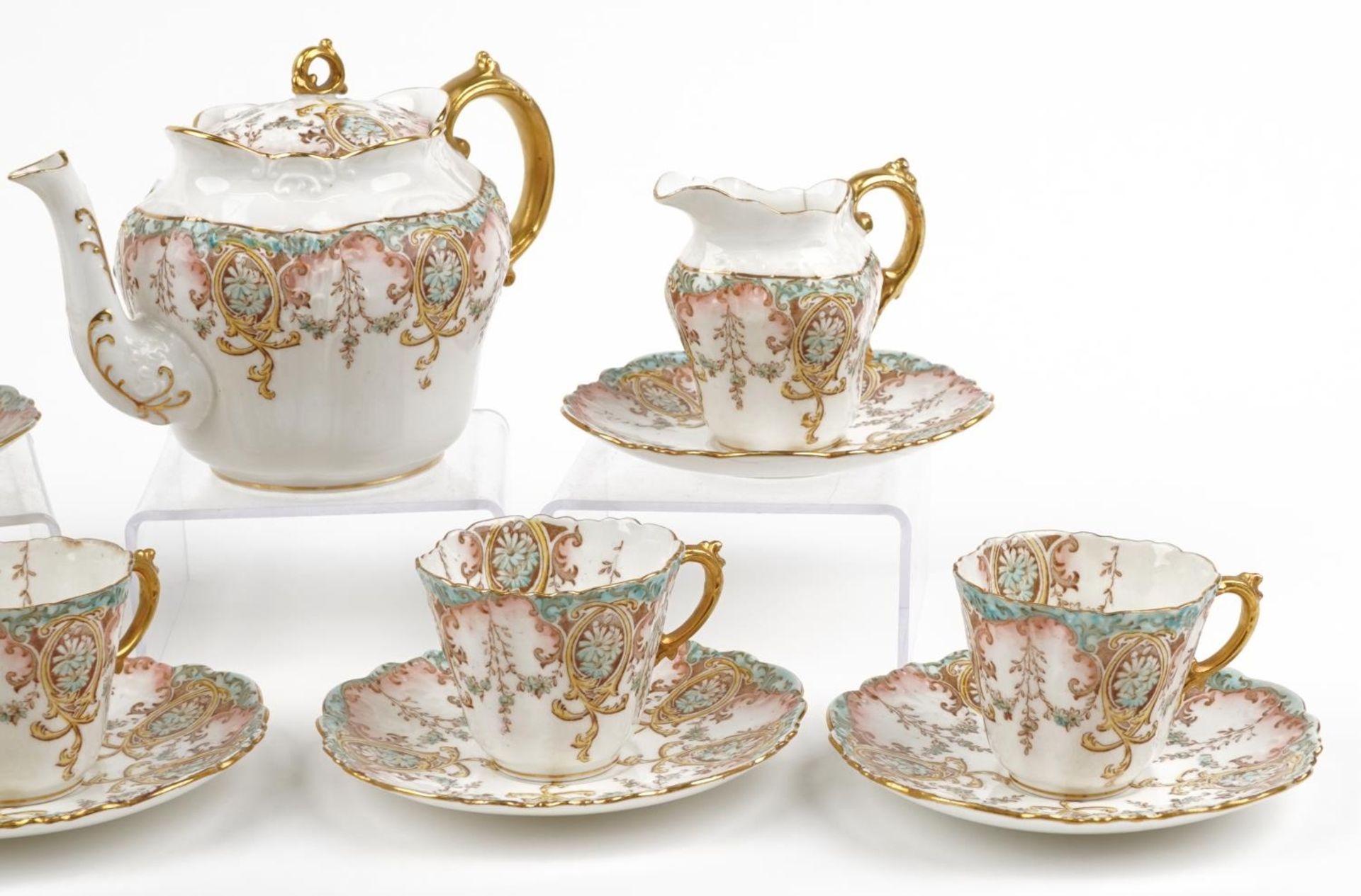 Victorian Aynsley teaware decorated with flowers comprising teapot, four cups, six saucers, milk jug - Bild 3 aus 4