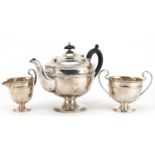 Viners, George V silver three piece tea service, the teapot with ebonised handle and knop, Sheffield