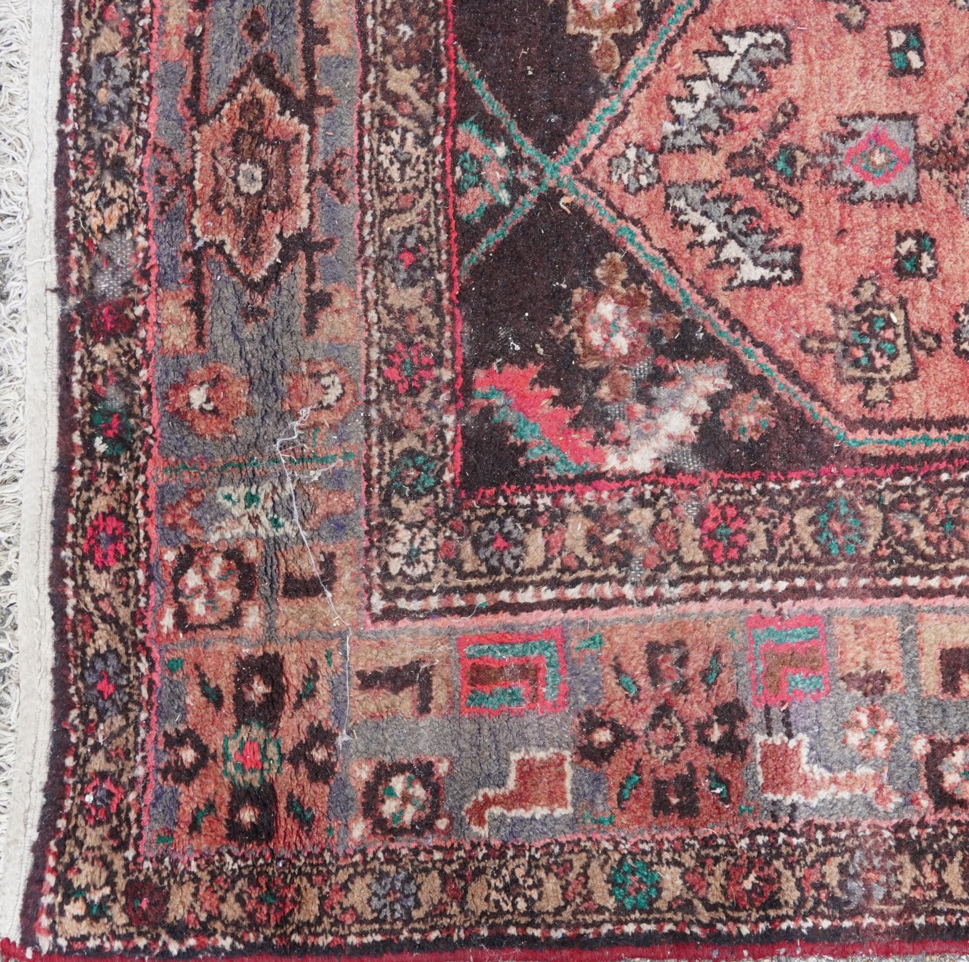 Rectangular Persian red ground rug having an all over geometric design, 210cm x 130cm : For - Image 4 of 7