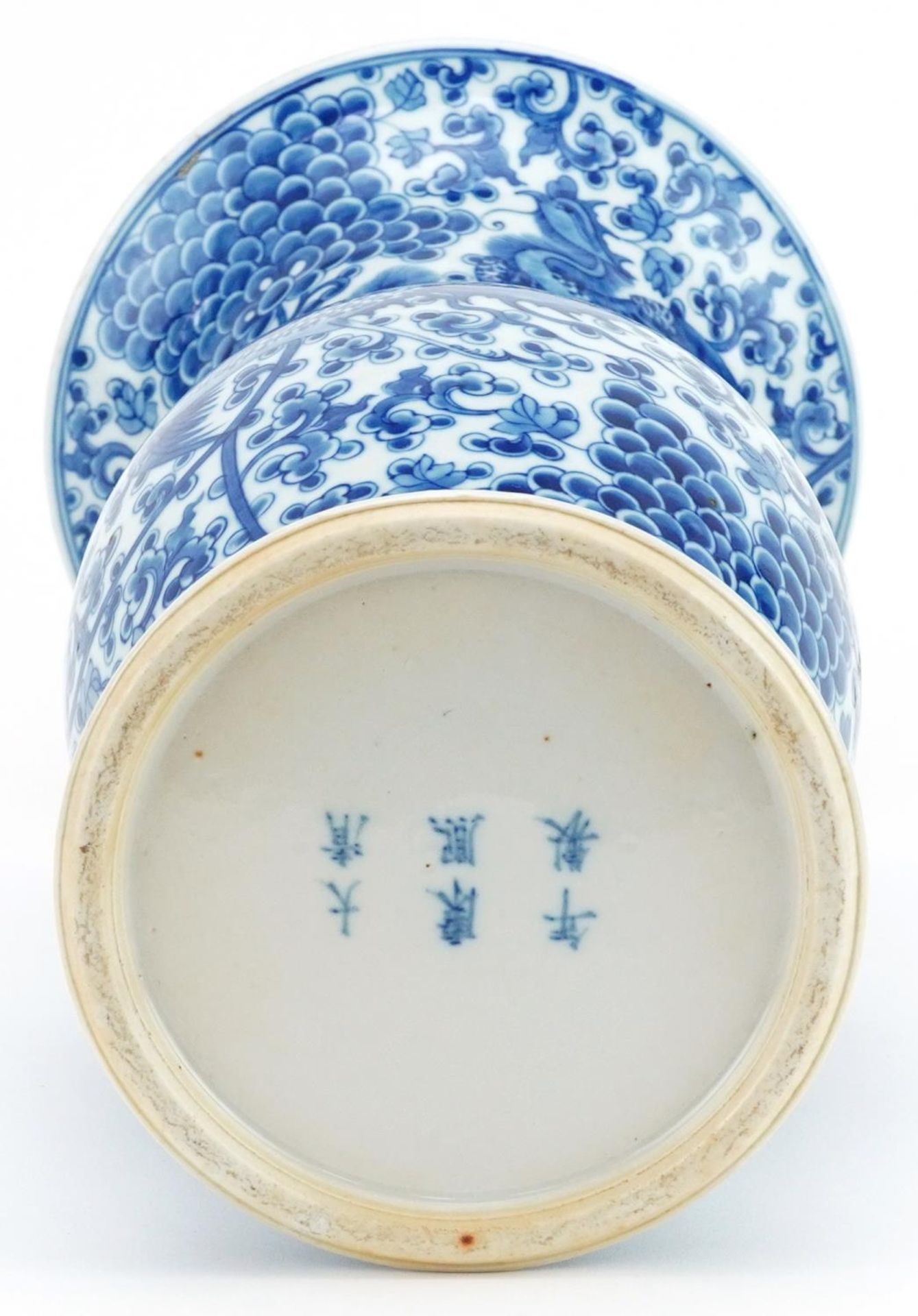 Chinese blue and white porcelain Yen Yen vase hand painted with phoenixes amongst flowers, six - Bild 6 aus 7