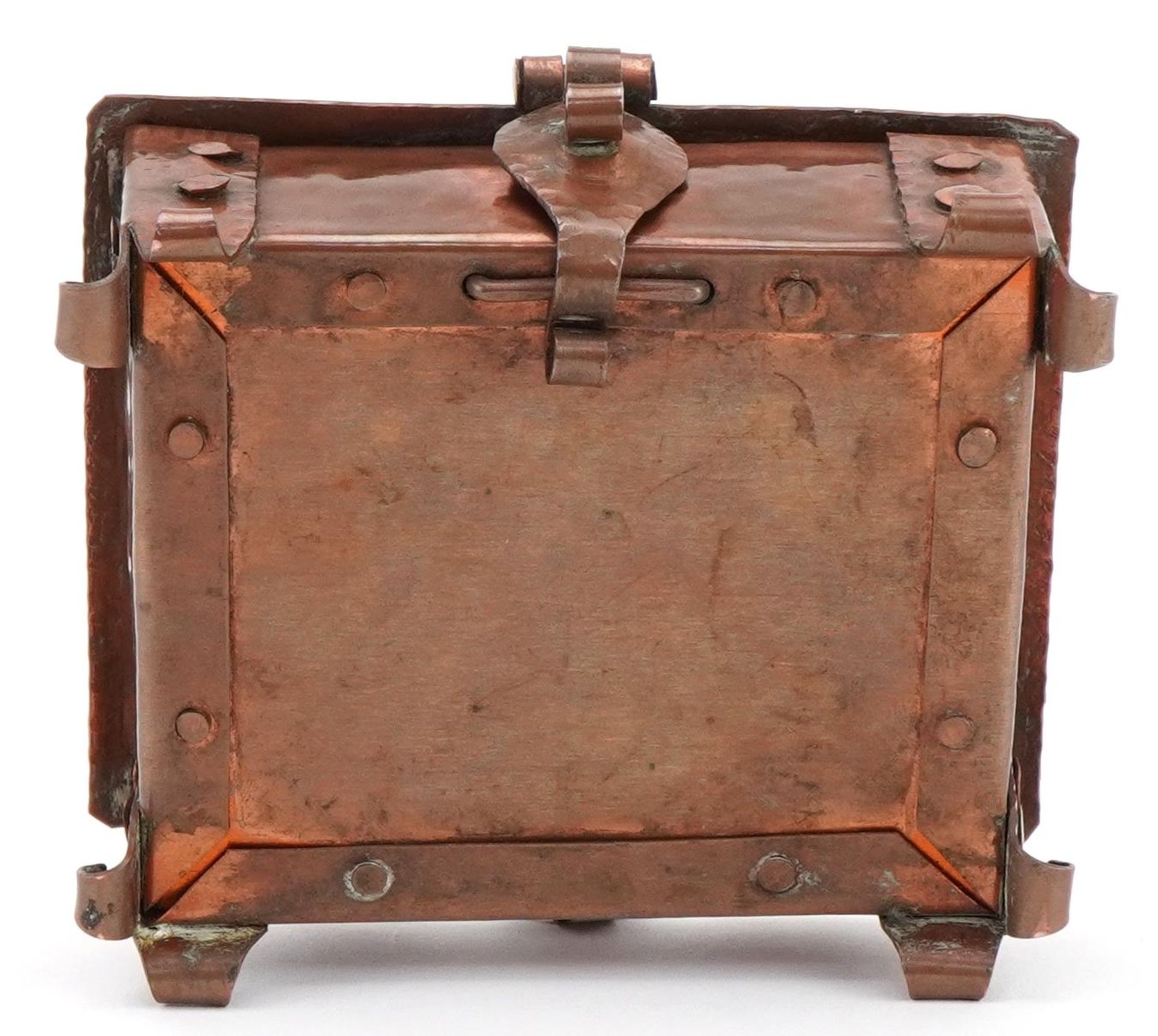 Arts & Crafts beaten copper four footed jewel casket with fitted cushioned interior, 5cm H x 12cm - Image 5 of 5