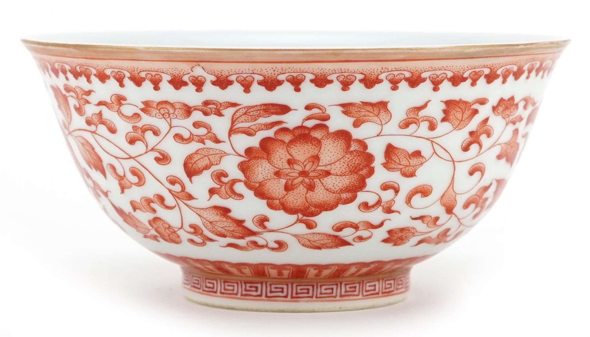 Chinese porcelain bowl finely hand painted in iron red with flower heads amongst scrolling foliage - Bild 2 aus 7