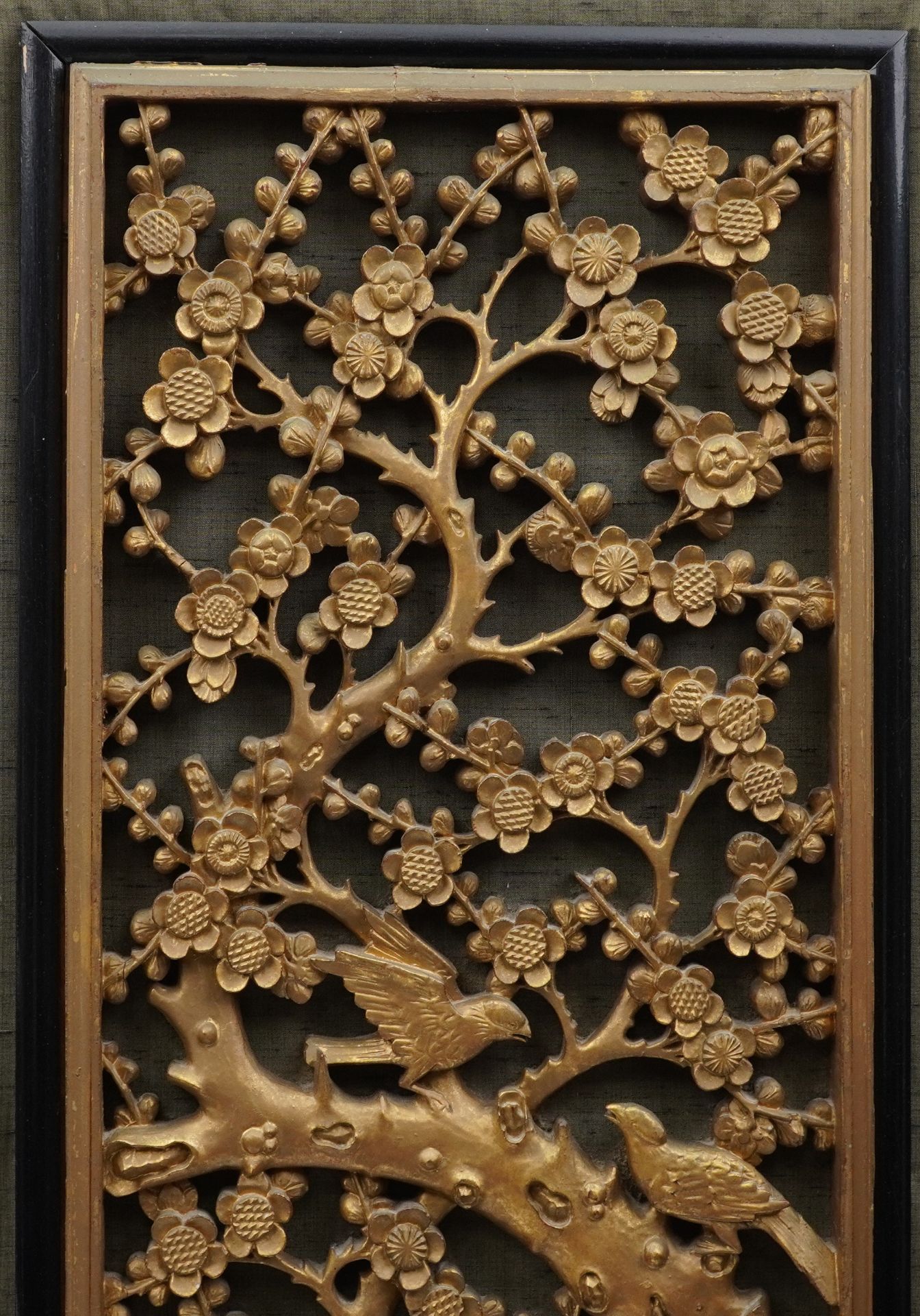 Large Chinese carved gilt wood panel depicting birds amongst trees, framed, 101cm x 36cm excluding - Bild 3 aus 6