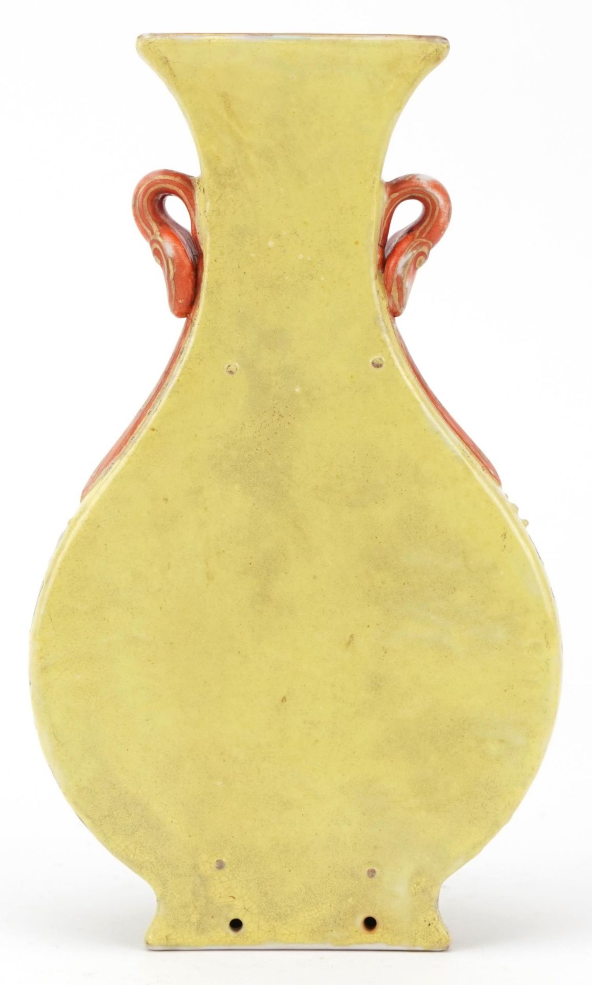 Chinese yellow ground porcelain wall pocket in the form of a vase with ruyi handles, hand painted in - Bild 3 aus 6