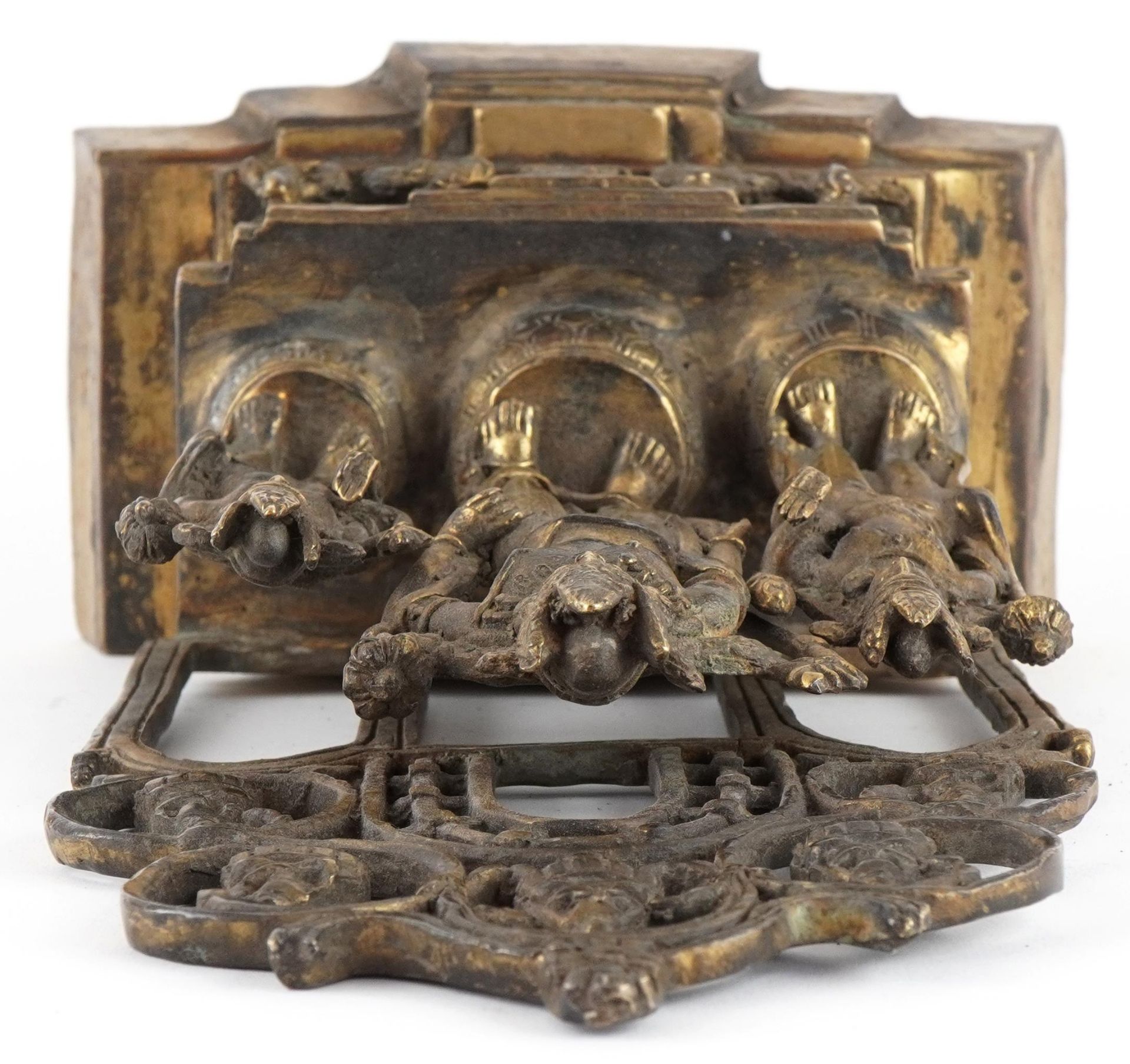 Chino Tibetan gilt bronze figure group of three deities, 28cm high : For further information on this - Bild 5 aus 7