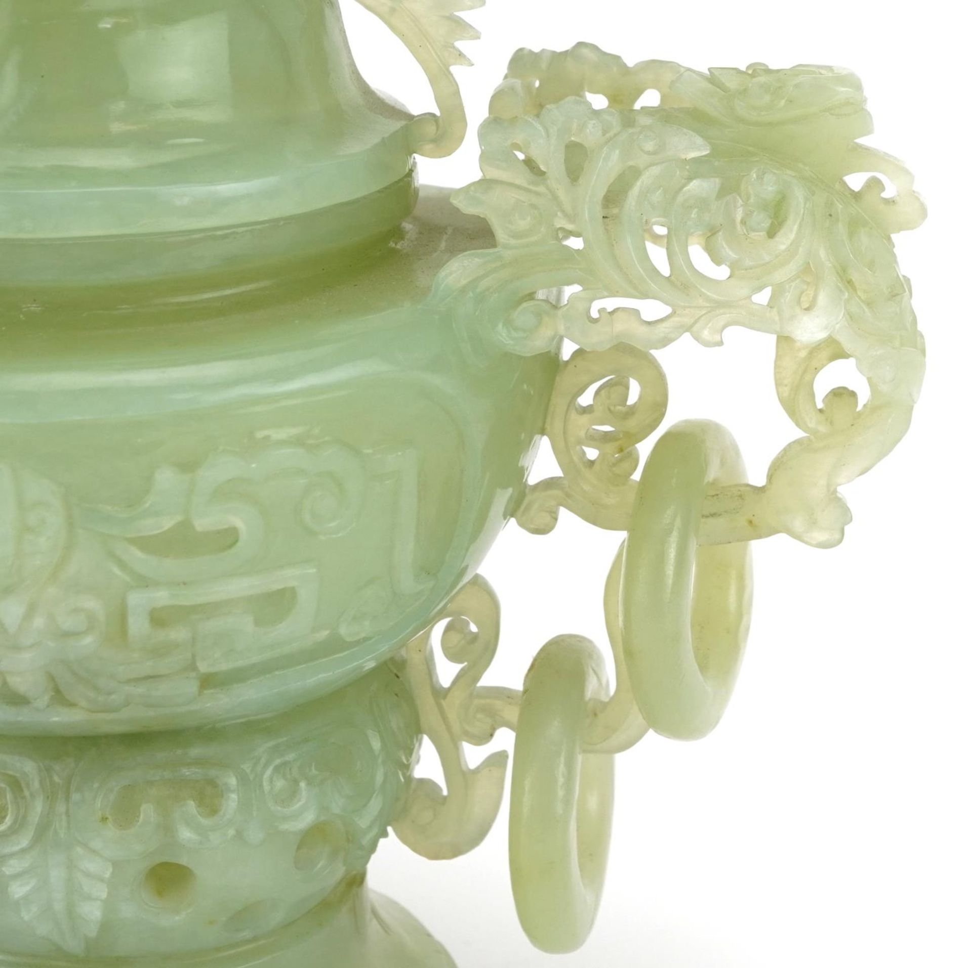 Chinese green jadeite lidded censer with ring turned handles carved with mythical animals, 29cm high - Bild 6 aus 9