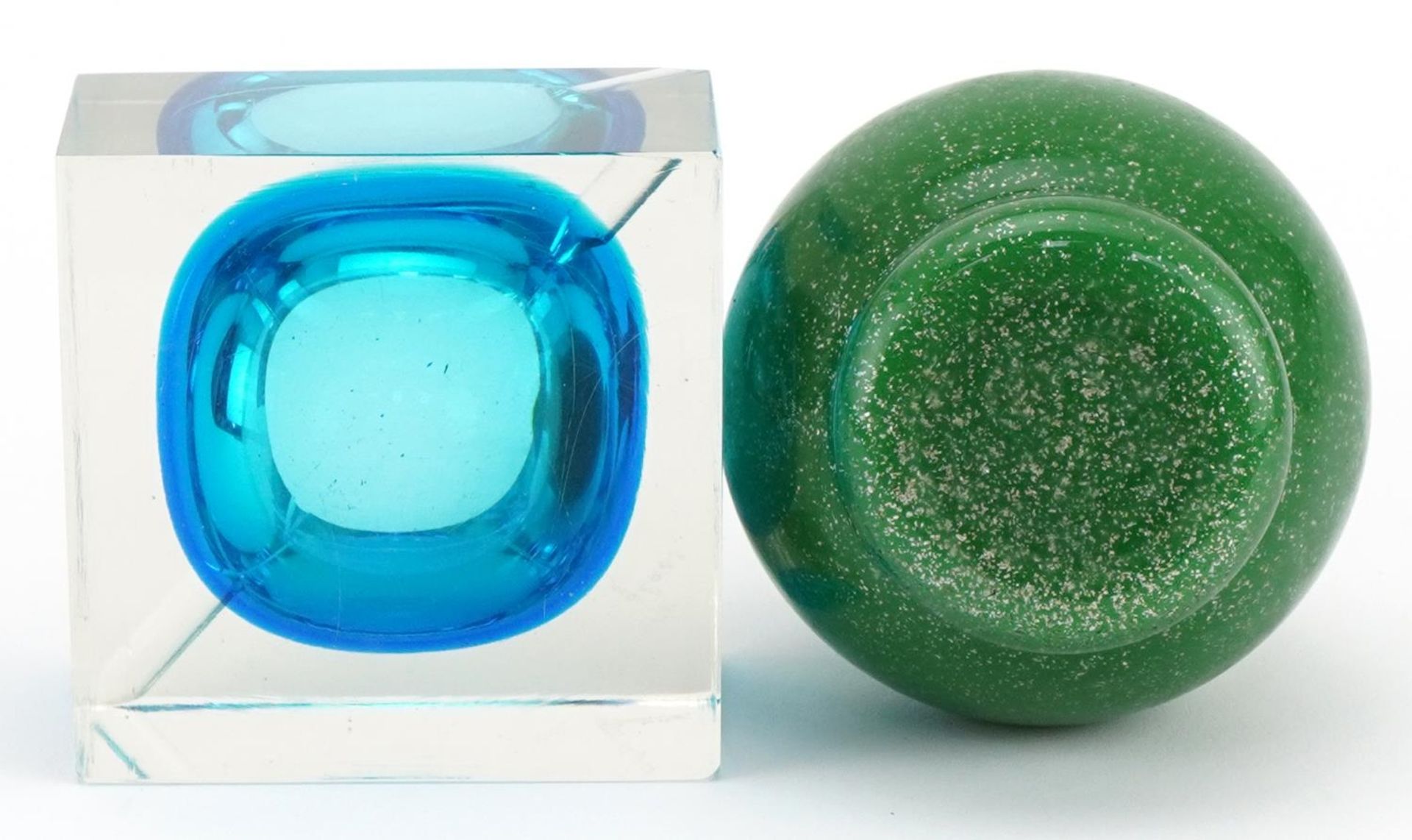 Murano Sommerso two colour glass dish and a Murano Vetro silver flecked green cased glass vase, - Image 3 of 4