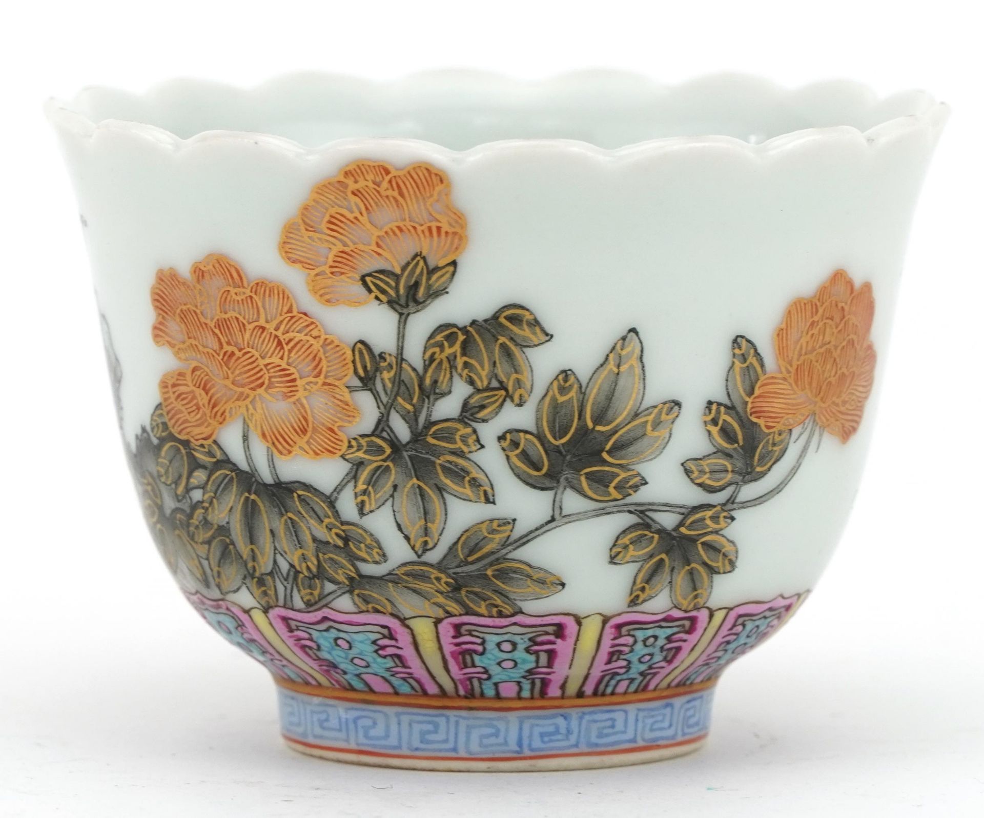 Chinese porcelain en grisaille tea bowl hand painted with flowers, four figure character marks to - Bild 2 aus 7