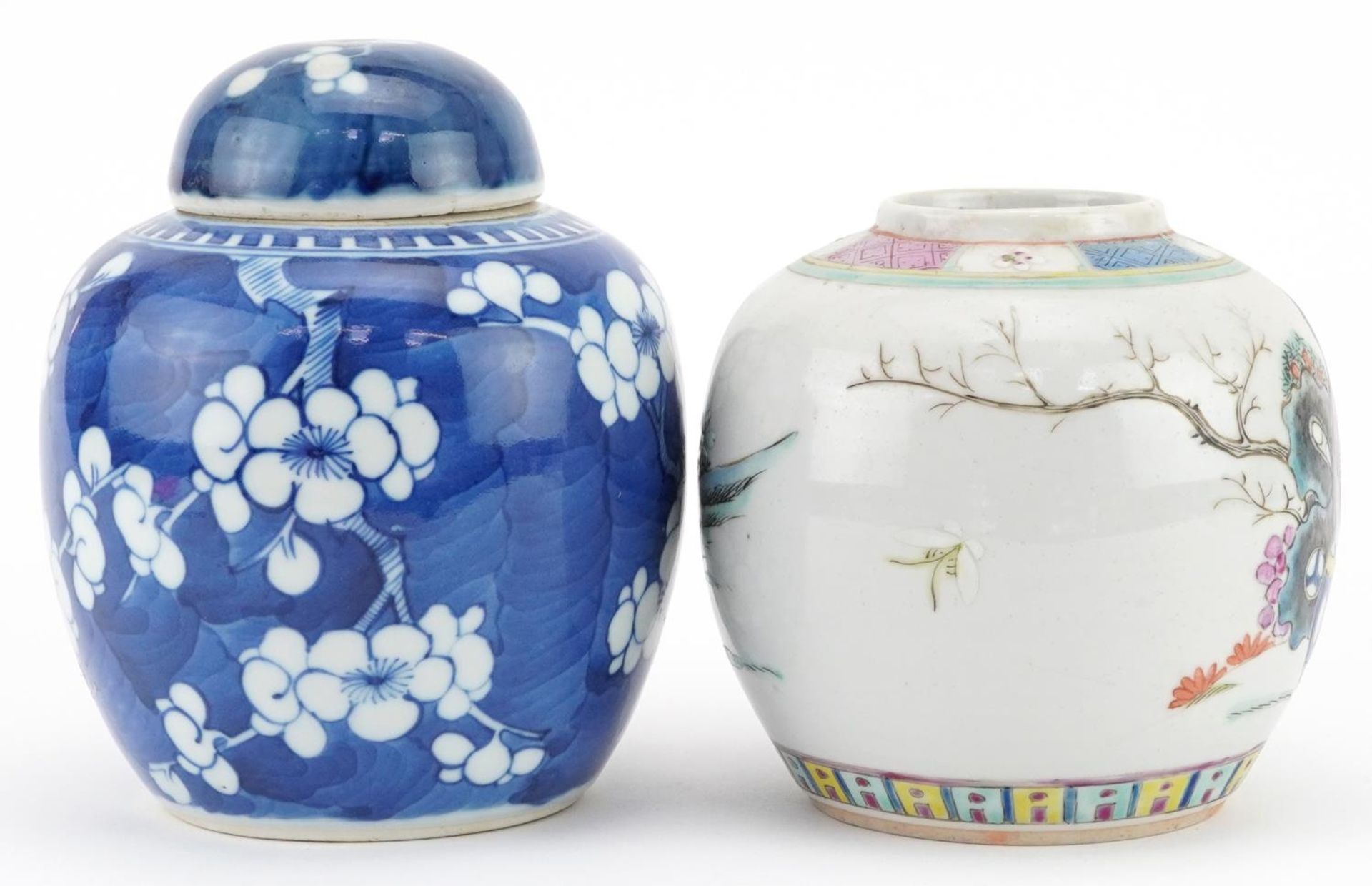 Chinese blue and white ginger jar hand painted in the prunus pattern together with a ginger jar hand - Bild 4 aus 7