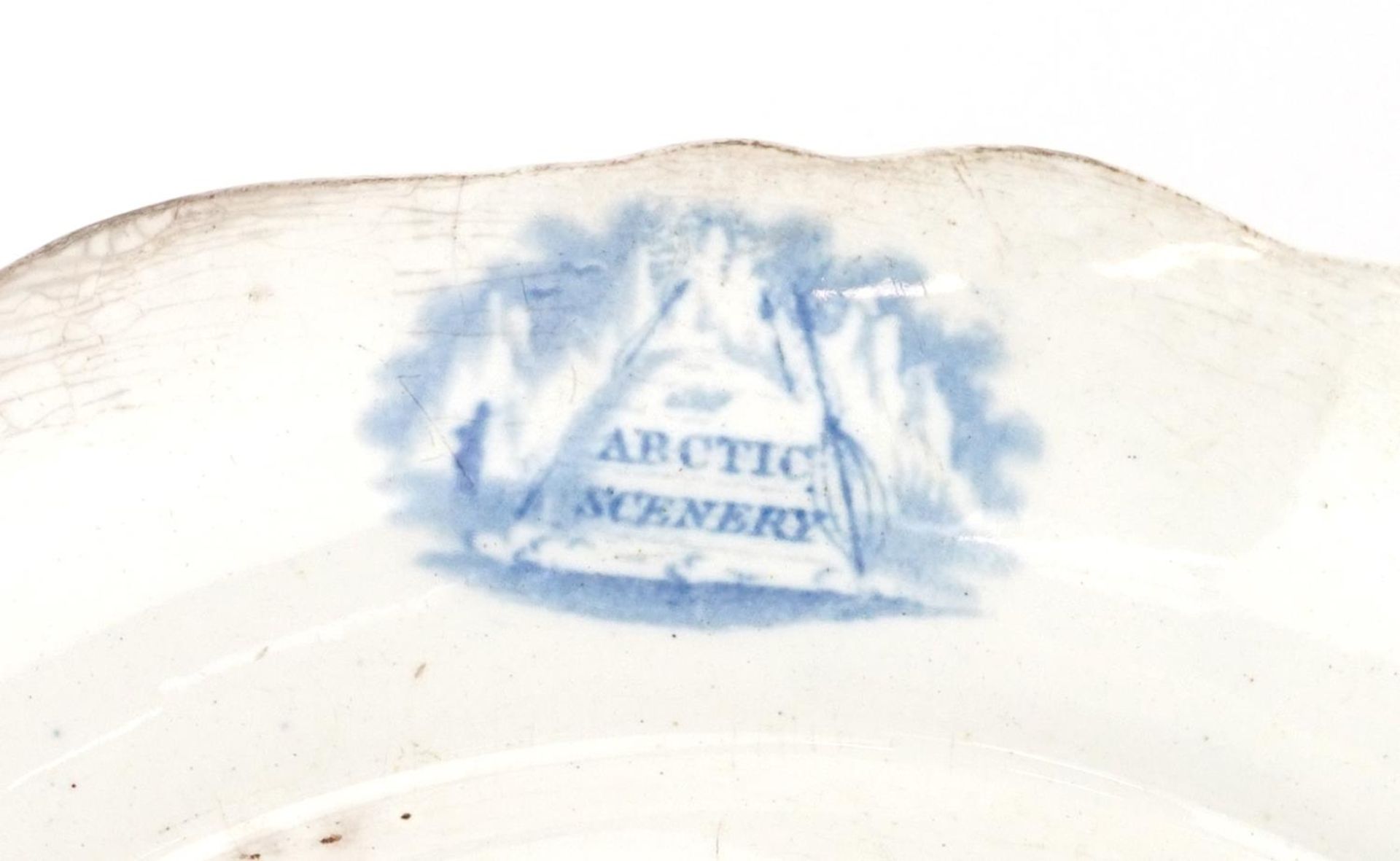 Pair of 19th century pearlware Arctic Scenery series plates decorated with Eskimos and igloos, - Bild 3 aus 3