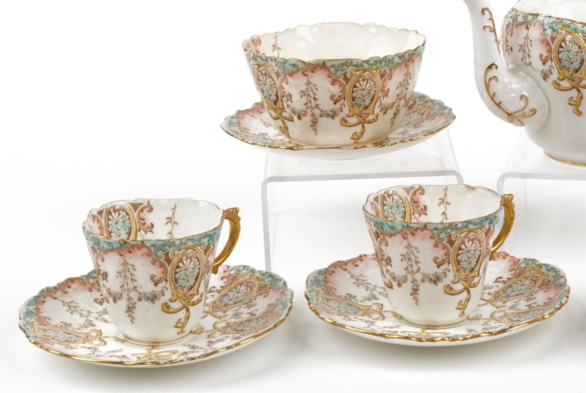 Victorian Aynsley teaware decorated with flowers comprising teapot, four cups, six saucers, milk jug - Bild 2 aus 4
