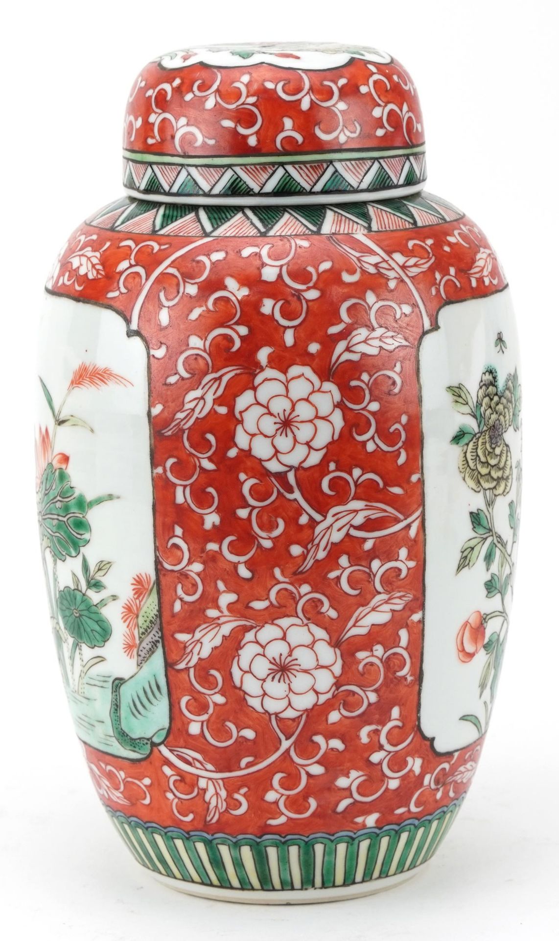 Chinese porcelain iron red ground ginger jar with cover hand painted in the famille verte palette - Bild 2 aus 6