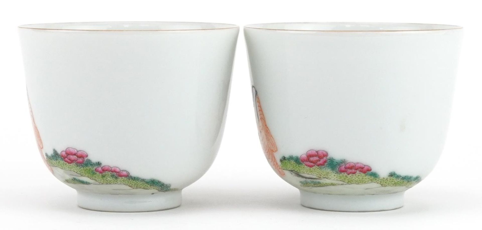 Pair of Chinese porcelain tea bowls hand painted in the famille rose palette with elephants in a - Bild 2 aus 7