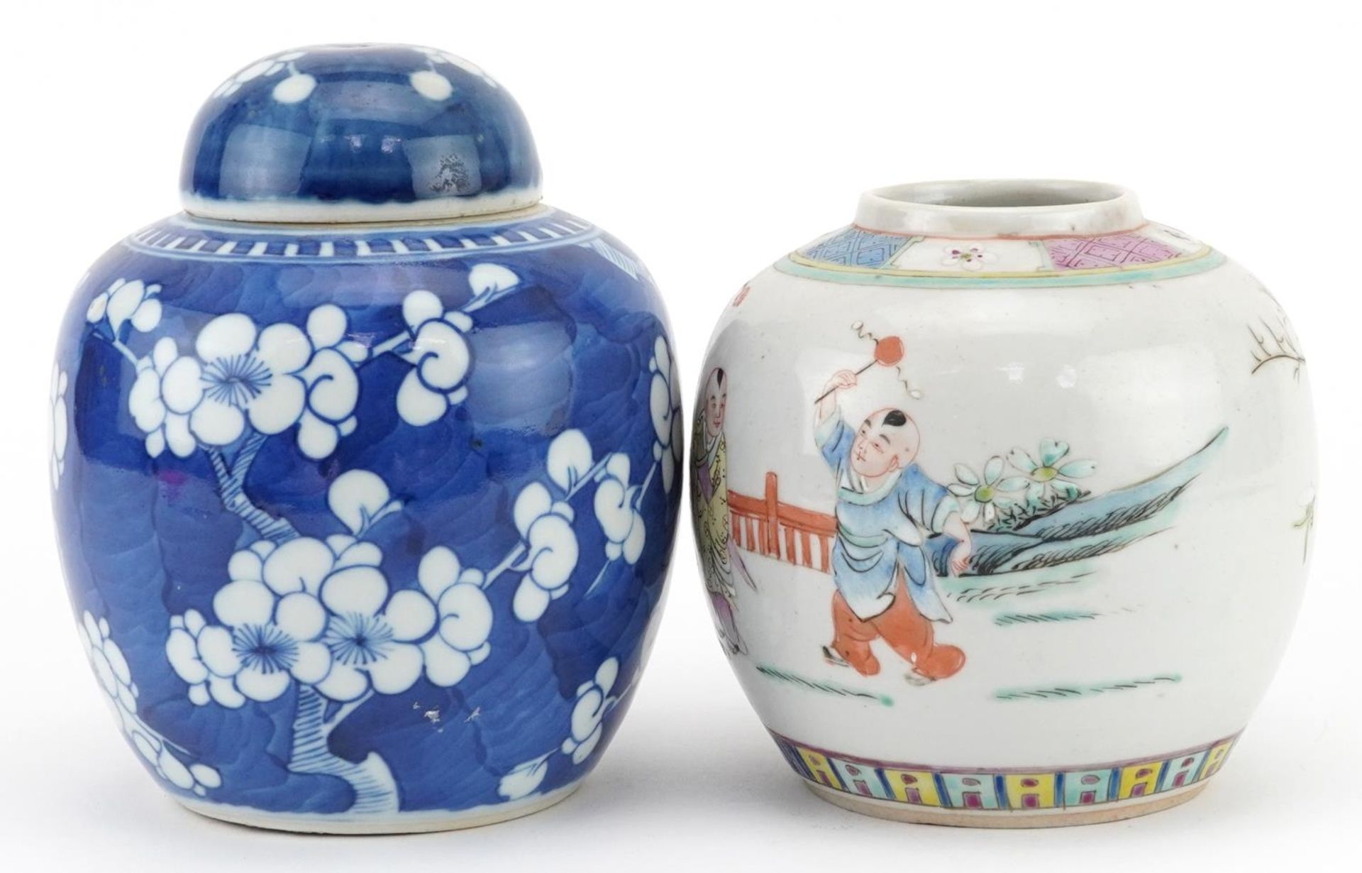 Chinese blue and white ginger jar hand painted in the prunus pattern together with a ginger jar hand - Bild 3 aus 7