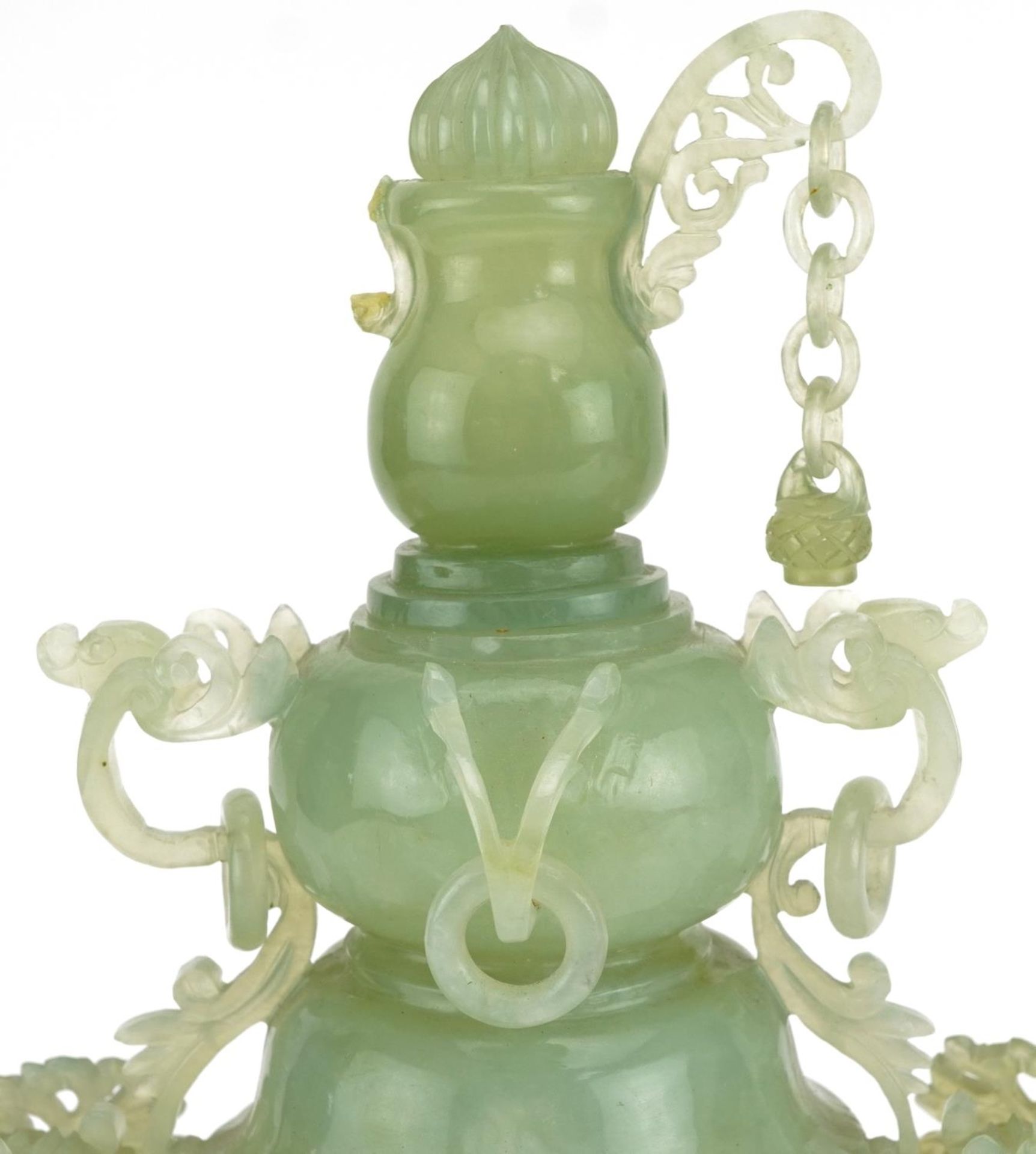 Chinese green jadeite lidded censer with ring turned handles carved with mythical animals, 29cm high - Bild 3 aus 9