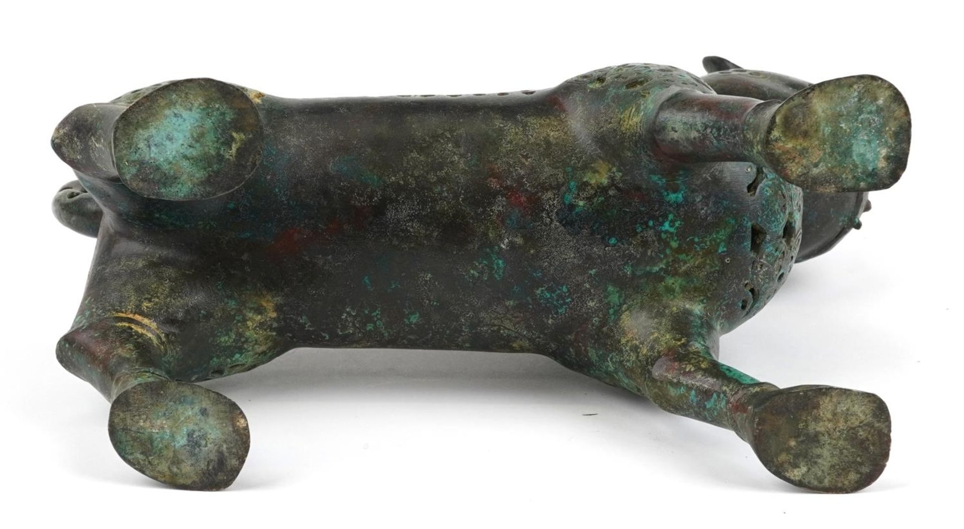 Persian verdigris patinated bronze openwork mythical cat, 31cm in length : For further information - Bild 7 aus 7