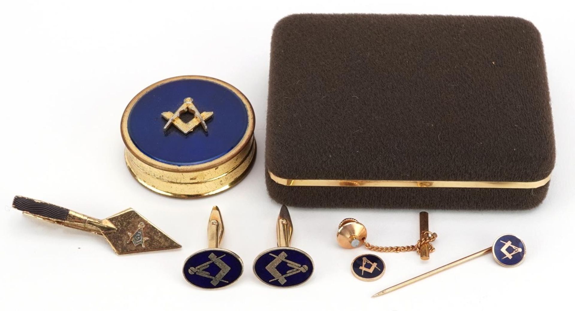Masonic vanity and sundry items including compact, pair of cufflinks and tie clip, the largest 5cm
