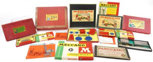 Collection of vintage Meccano with boxes : For further information on this lot please visit