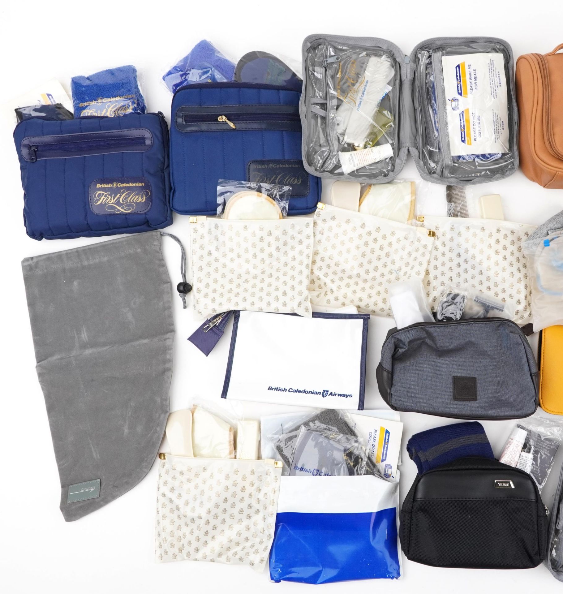 Twenty five aviation interest in-flight travel vanity bags : For further information on this lot - Bild 2 aus 3