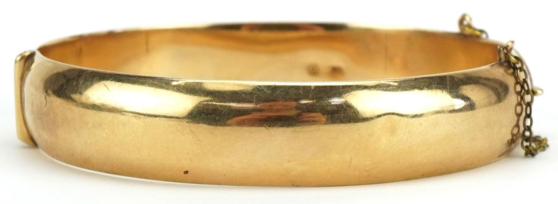 10ct gold hinged bangle engraved with flowers and foliage, 6cm in diameter, 17.7g : For further - Image 2 of 3