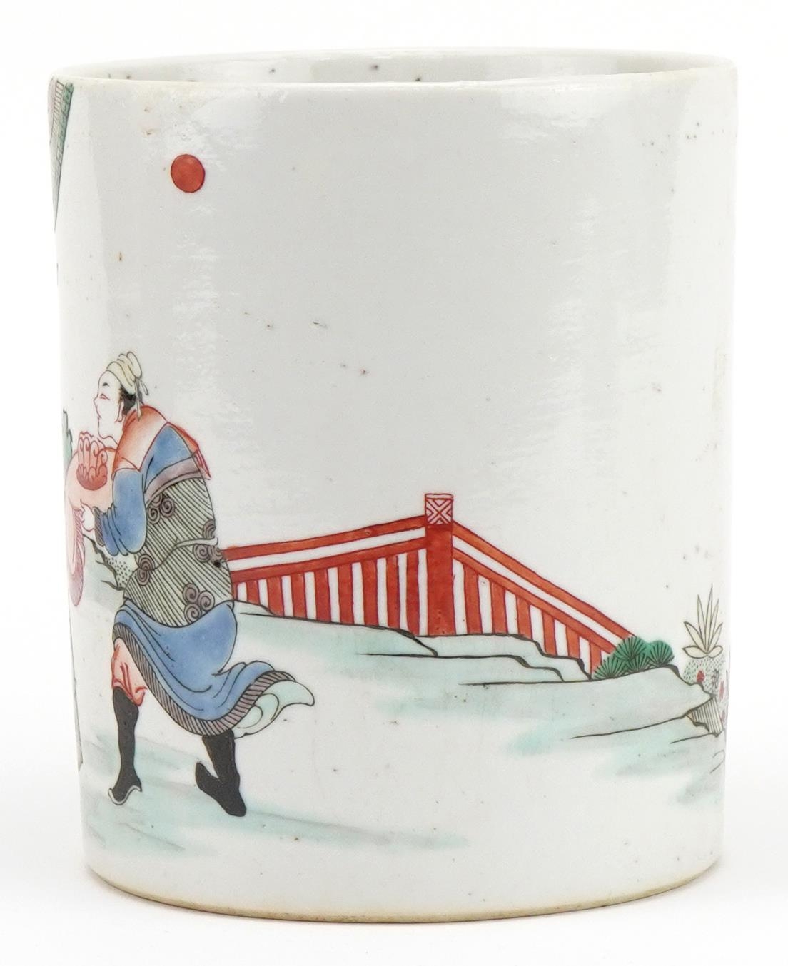 Chinese porcelain cylindrical brush pot hand painted in the famille verte palette with an emperor - Image 2 of 6