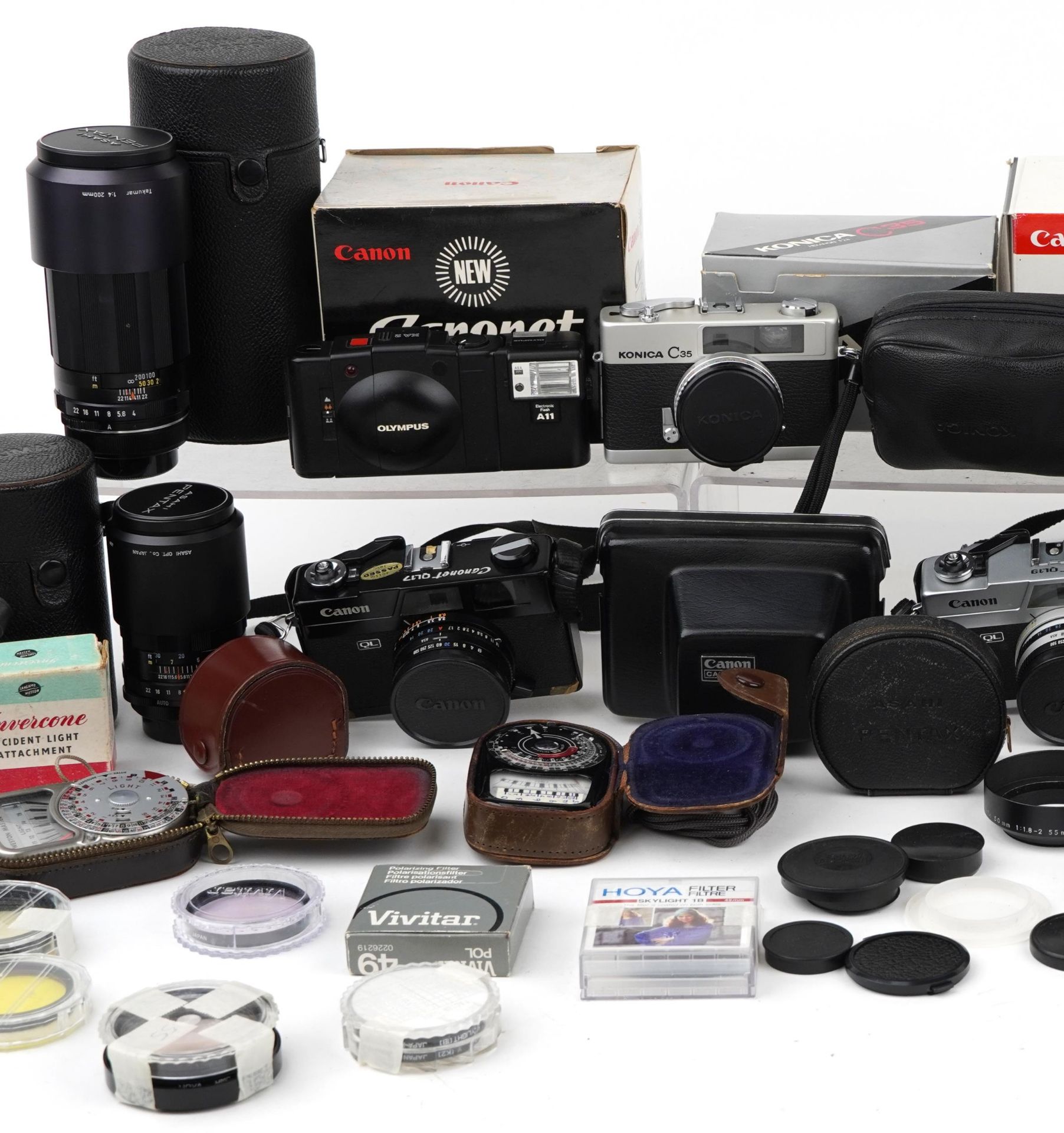 Vintage and later cameras, lenses and accessories including Takumar 1:4 200mm lens and Takumar 135/ - Image 3 of 4