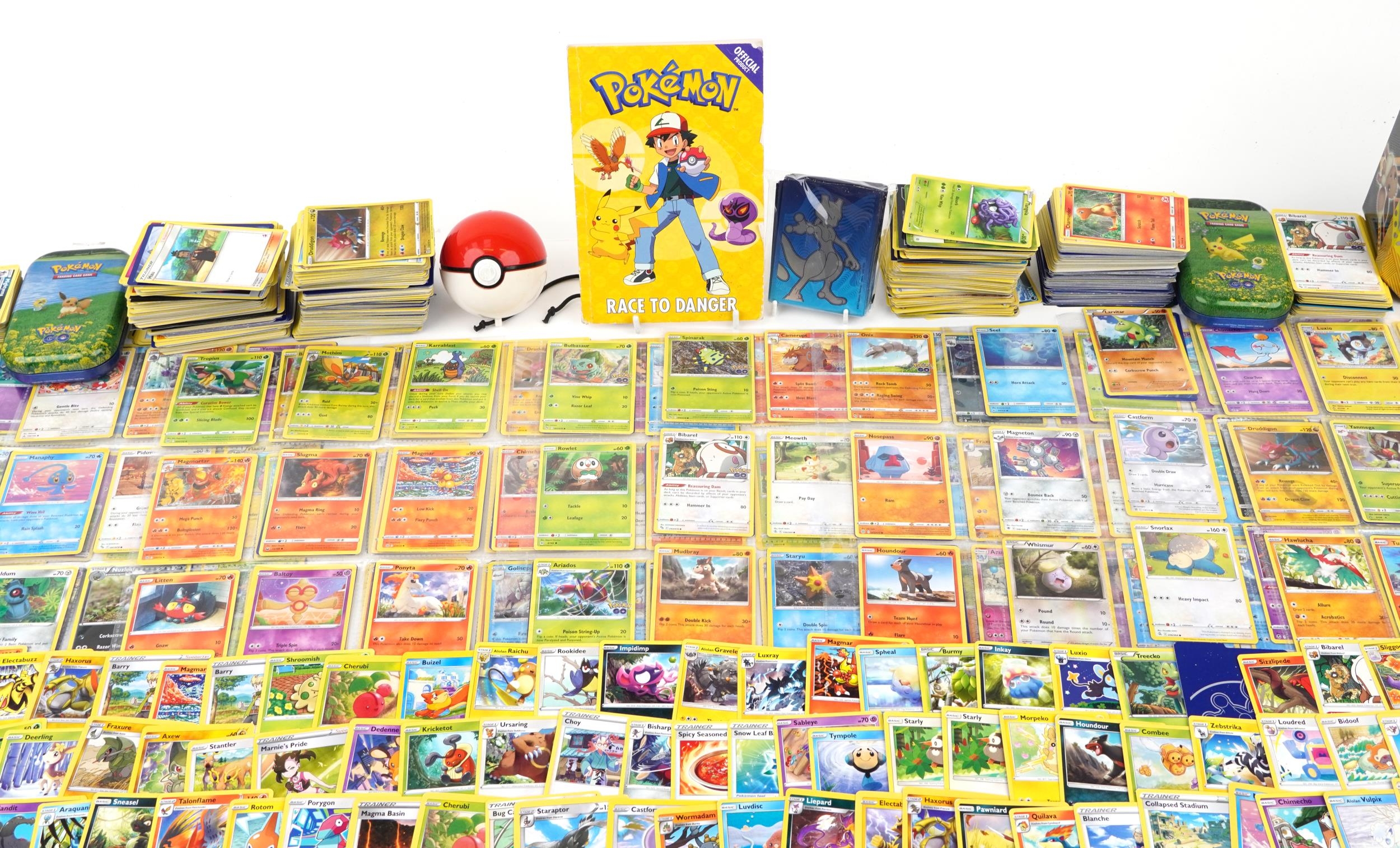 Large collection of Pokemon trade cards and collector's tins : For further information on this lot - Image 3 of 10