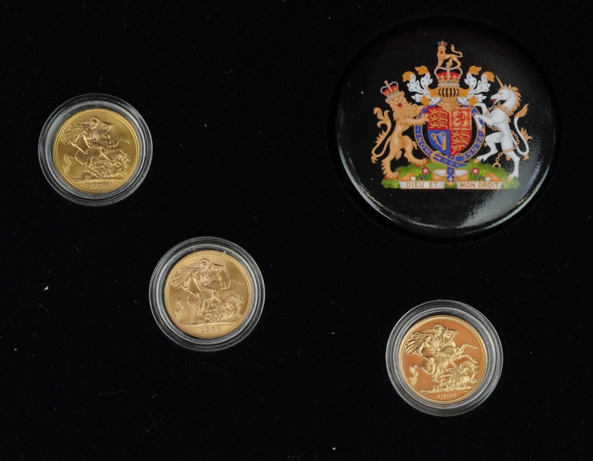 Elizabeth II Sovereign Jubilee collection comprising five gold sovereigns dates 1958, 1974, 1986, - Image 4 of 6