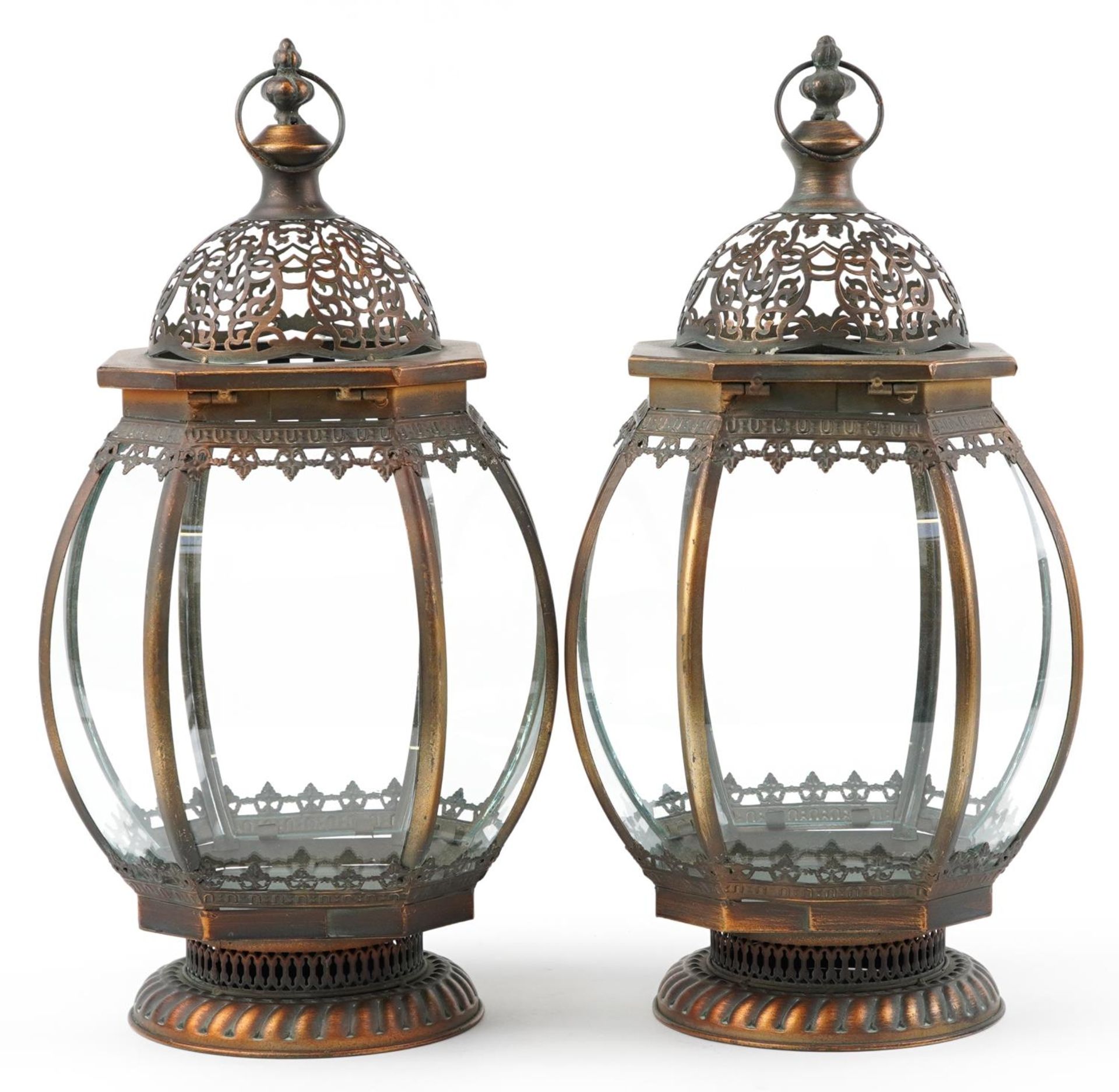 Pair of ornate copper hanging lanterns with glass panels, each 53cm high : For further information - Bild 2 aus 3