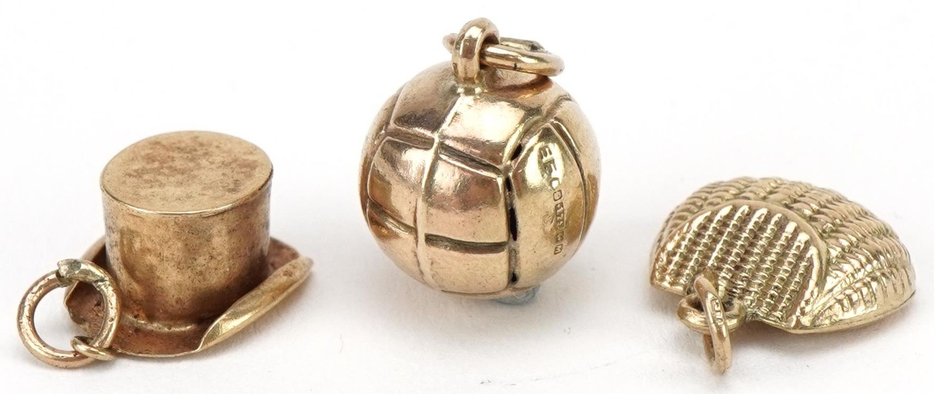 Three 9ct gold charms comprising top hat, football and handbag, the largest 1.3cm in length, total - Image 2 of 3