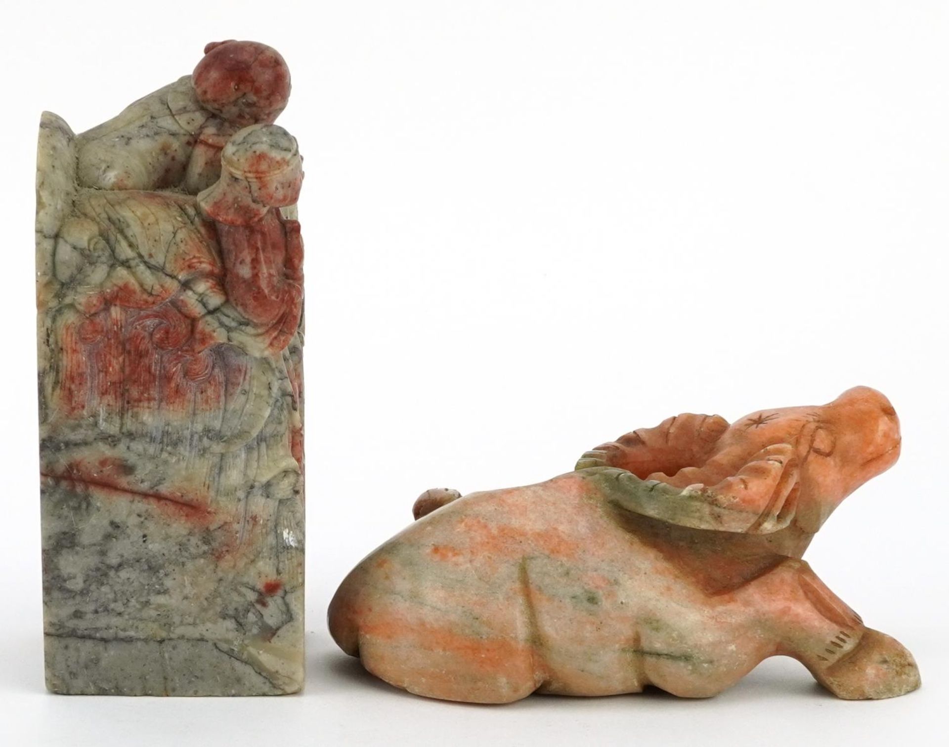 Chinese soapstone carvings including a large square seal carved with two elders, the largest 15cm - Bild 5 aus 7