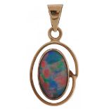 9ct gold cabochon opal pendant, 3.0cm high, 2.7g : For further information on this lot please