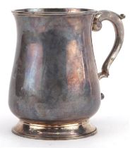 George II silver tankard with engraved heraldic crest, indistinct maker's mark London 1746, 11.5cm