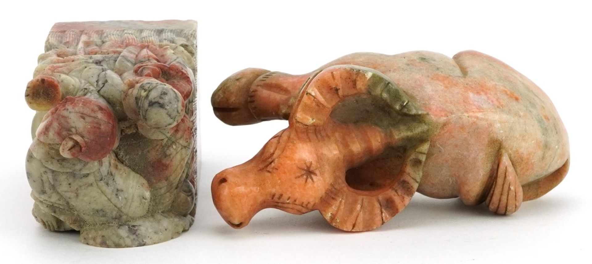 Chinese soapstone carvings including a large square seal carved with two elders, the largest 15cm - Bild 6 aus 7