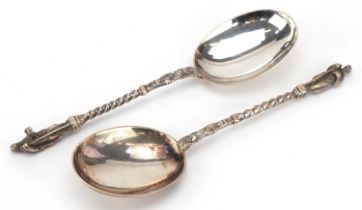 John Edward Bingham for Walker & Hall, pair of Victorian silver apostle spoons, Sheffield 1887, 19.