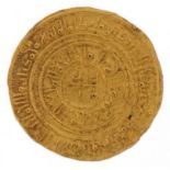 Islamic gold coin, 2.2cm in diameter, 4.2g : For further information on this lot please visit
