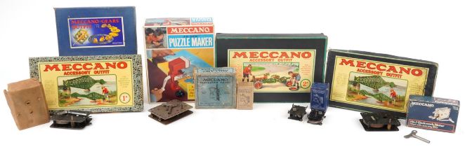 Collection of vintage Meccano with boxes : For further information on this lot please visit