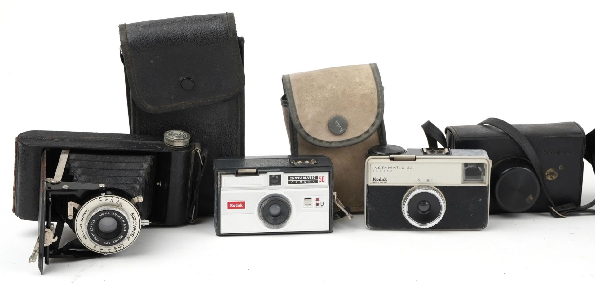 Six vintage cameras with cases including Super 8 movie camera, Kodak Brownie and Kodak - Image 2 of 3