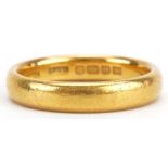 22ct gold wedding band, size M/N, 5.6g : For further information on this lot please visit